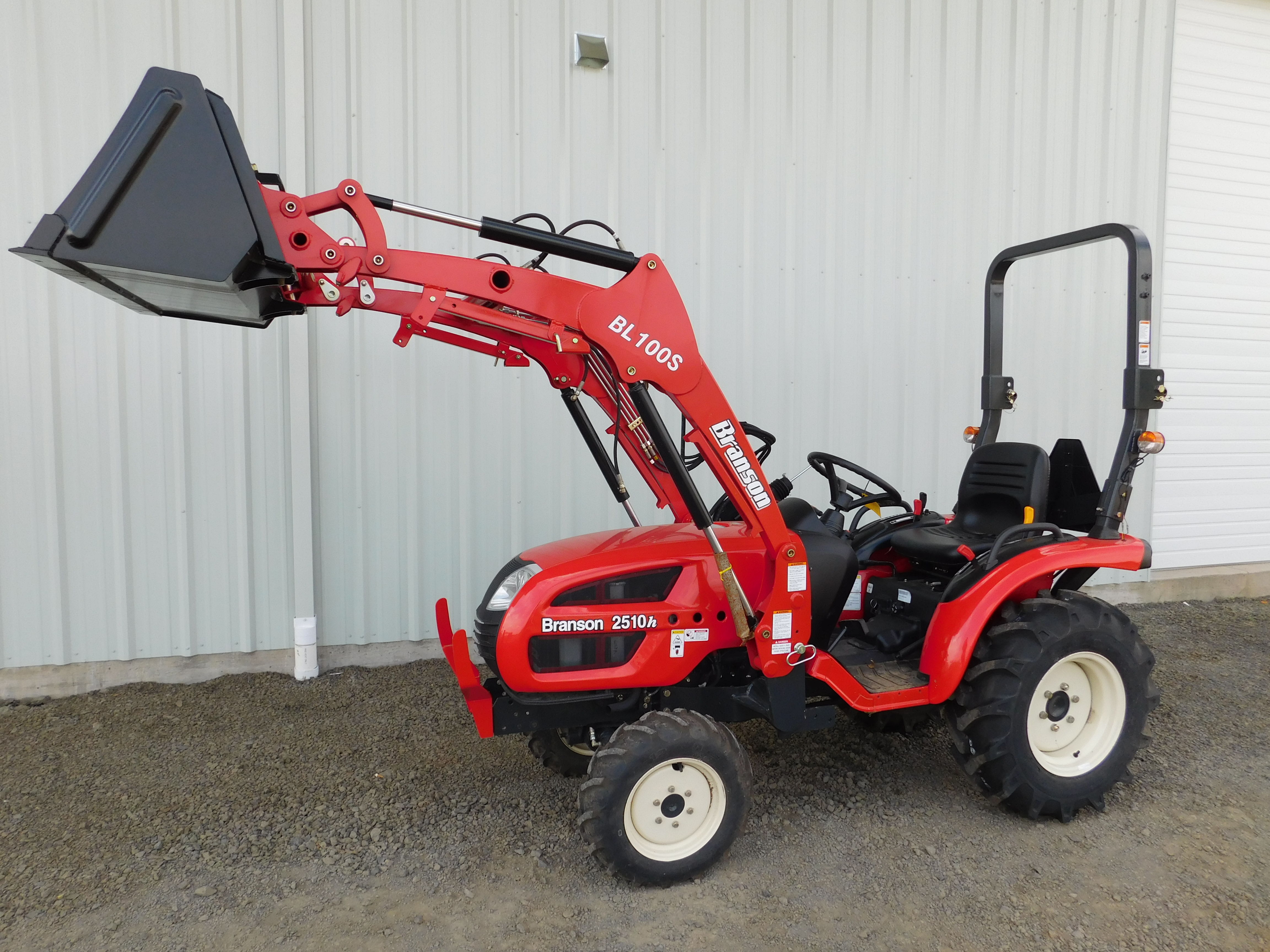 24HP Branson 2510H Tractor with Front End Loader