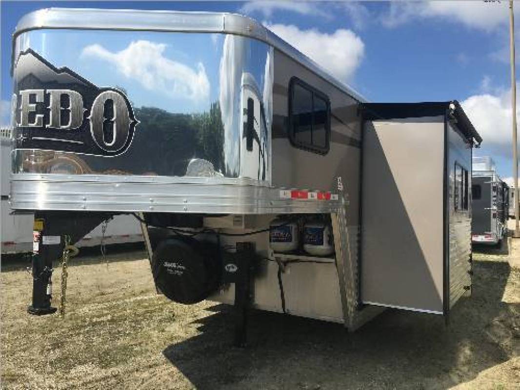 2015 8310 Laredo T4313