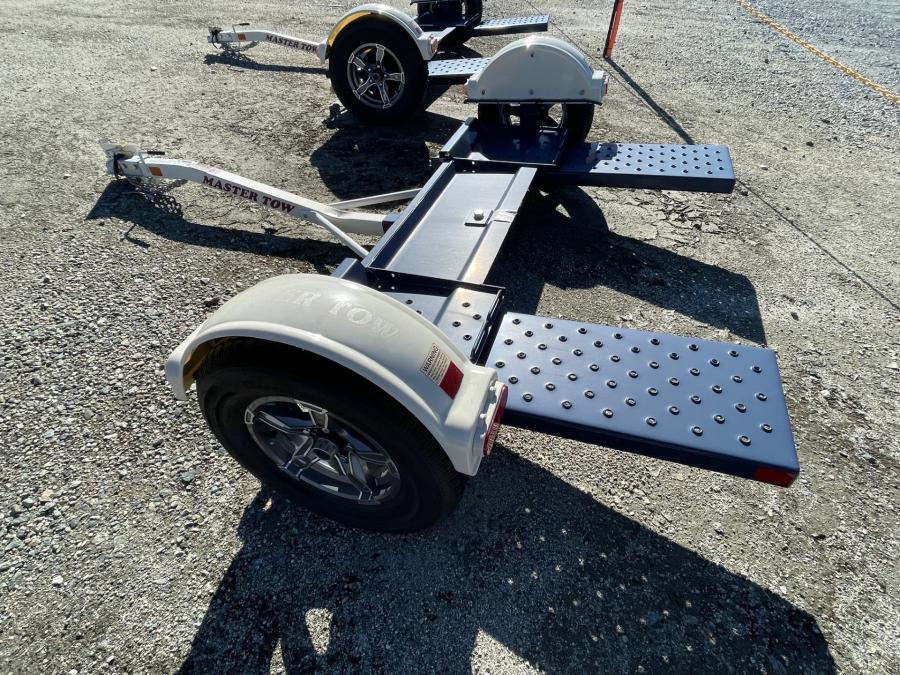 How to Hook Up a Tow Dolly and Lights to a Car (with Pictures)