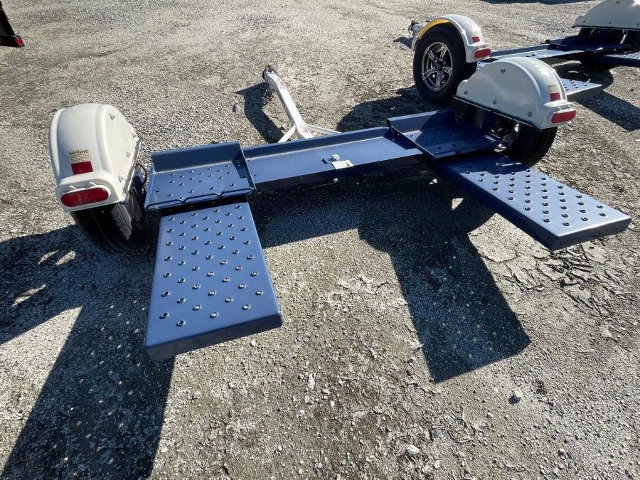 How to Hook Up a Tow Dolly and Lights to a Car (with Pictures)