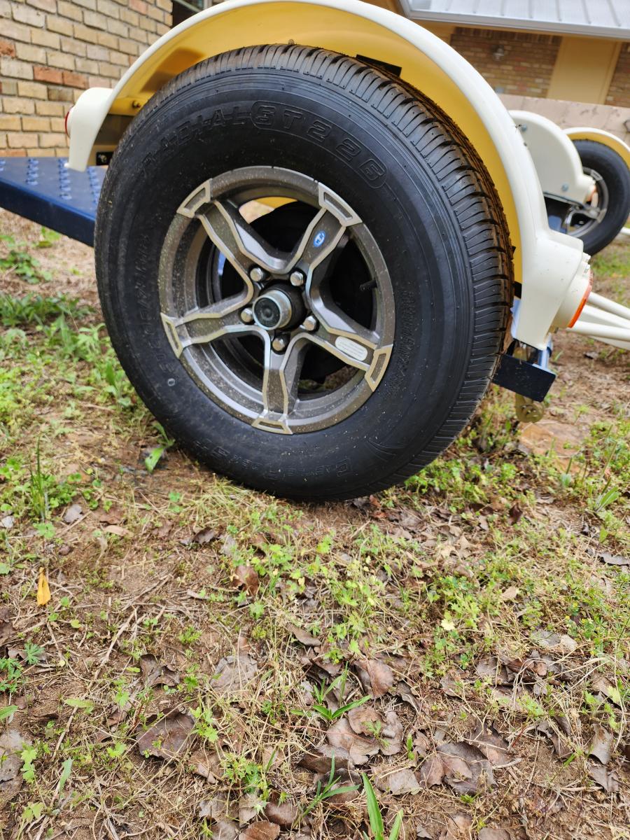 ***ON CLEARANCE*** Master Tow Dolly with Electric Brakes, LED Lights