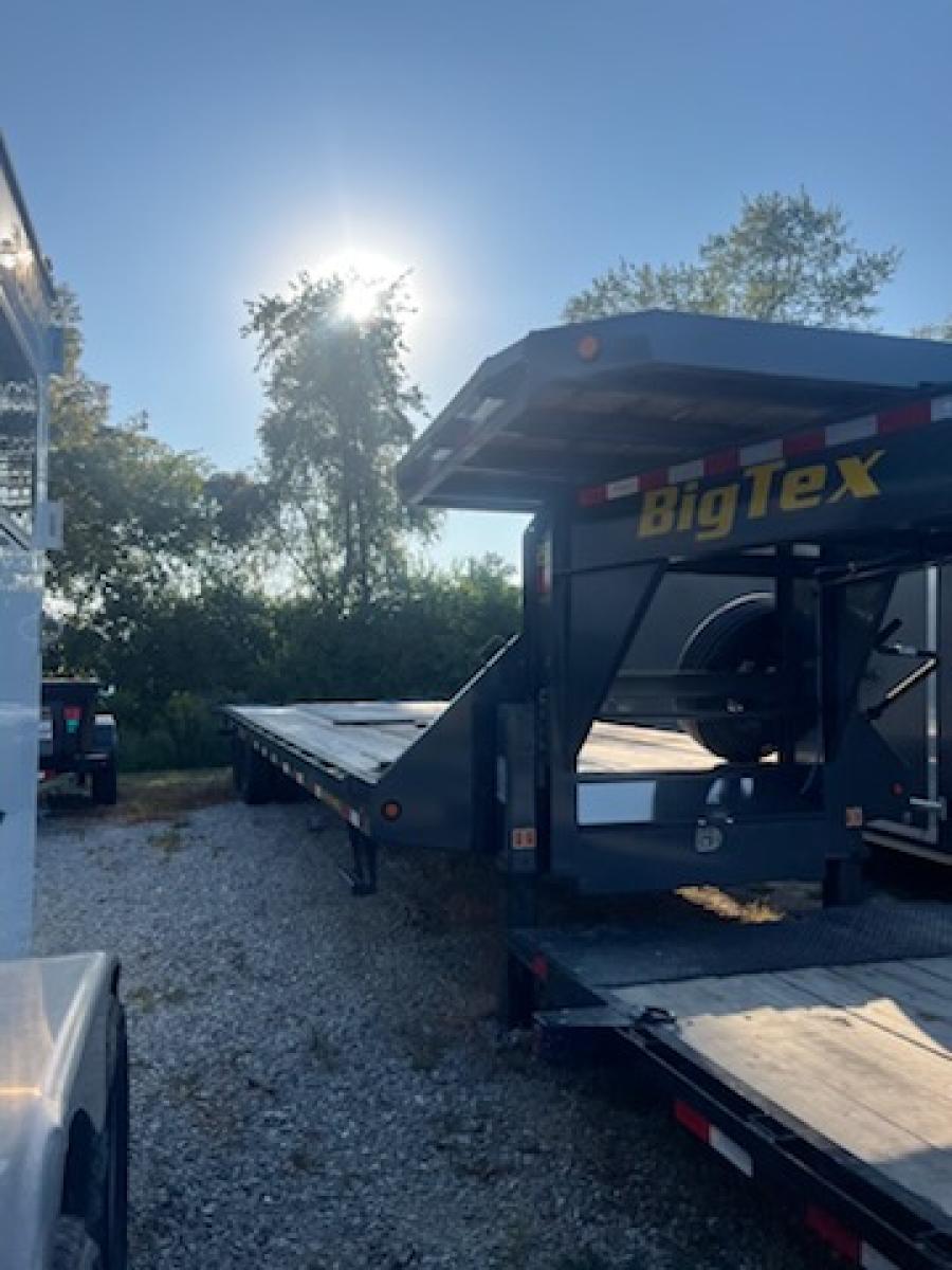 Big Tex 25GN-HDTS, Gooseneck, 102" x 35', 25.9K, Hydraulic Dovetail Image 2