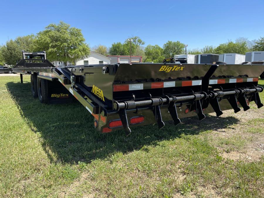 2024 Big Tex 22GN-33D5A-MRBK 23.9K (102″x28’+5’) Dual Wheel Tandem Axle Gooseneck, 5’Cleated Dovetail W/5’Double Hinged, Spring Assisted Flip-Over MEGA RAMPS image 2