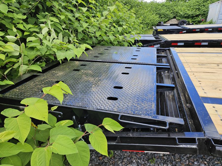 Big Tex 16GN, Gooseneck, 102" x 40', 17.5K, Dovetail, Mega Ramps Image 3