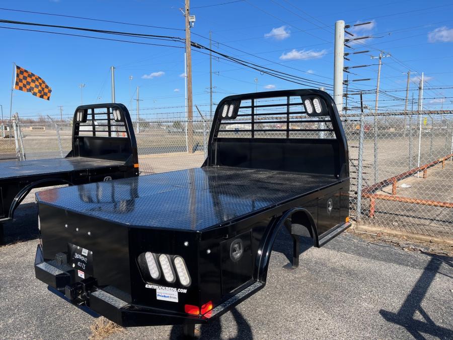 CM SK BED 86″ L X 84″ W X 57″ CA X 42″ RUNNERS Image 0