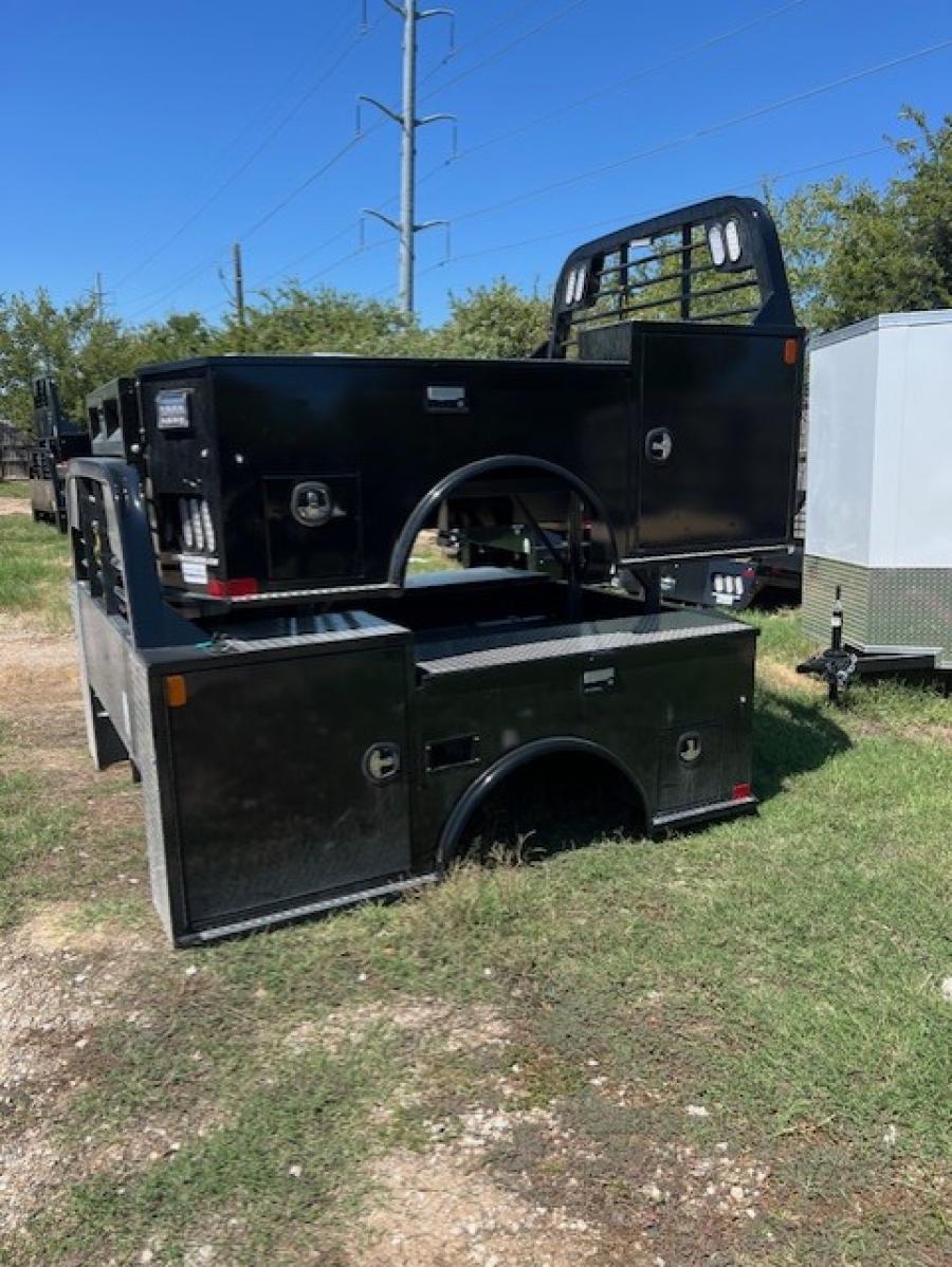 CM TMX BED 86" L X 84" W X 57" CA X 42" RUNNERS Image 0