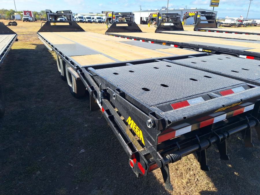 Big Tex 25GN, Gooseneck, 102" x 33', 25.9K, Dovetail, Mega Ramps Image 2