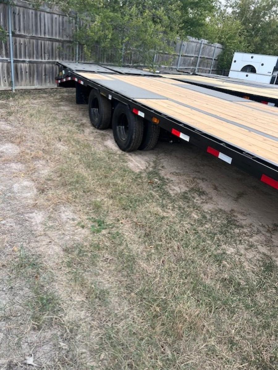 Big Tex 22GN, Gooseneck, 102" x 35', 23.9K, Dovetail, Mega Ramps Image 1