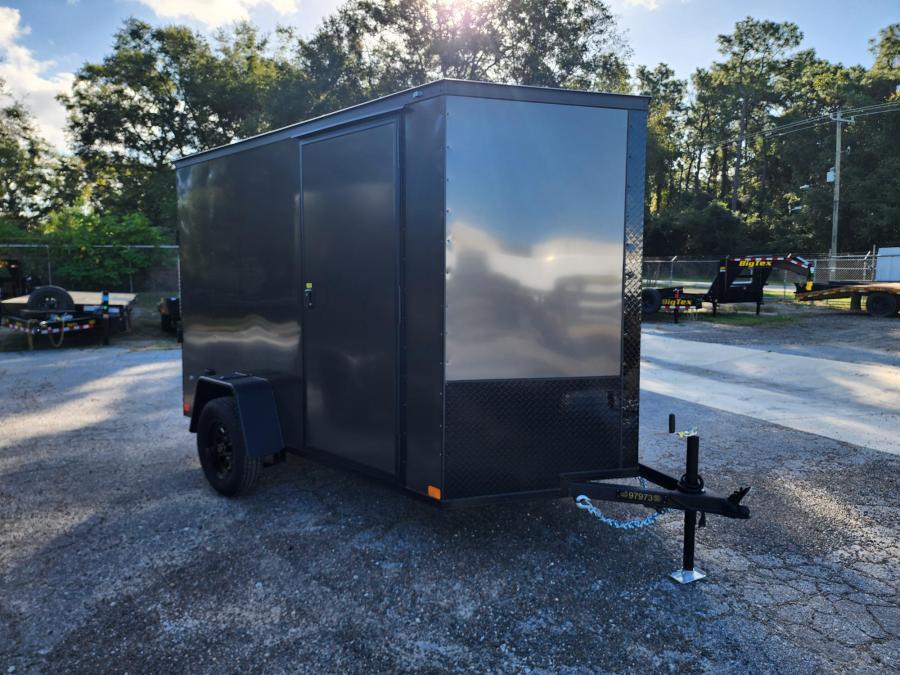 CW Cargo 6 x 10 SA, V-Nose, Ramp, Side Door, LED LTS, Charcoal/Blackout Pkg Image 0