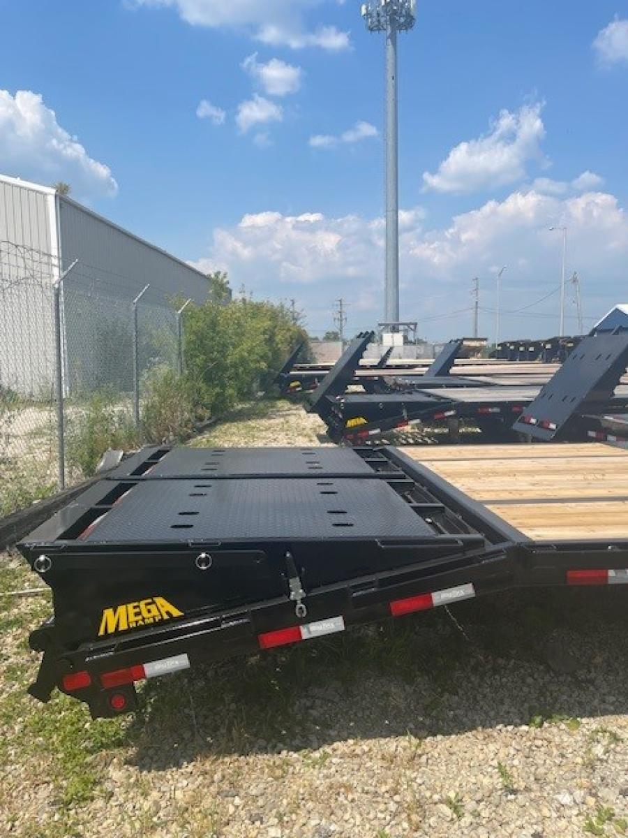 Big Tex 22GN, Gooseneck, 102" x 33', 23.9K, Dovetail, Mega Ramps Image 5