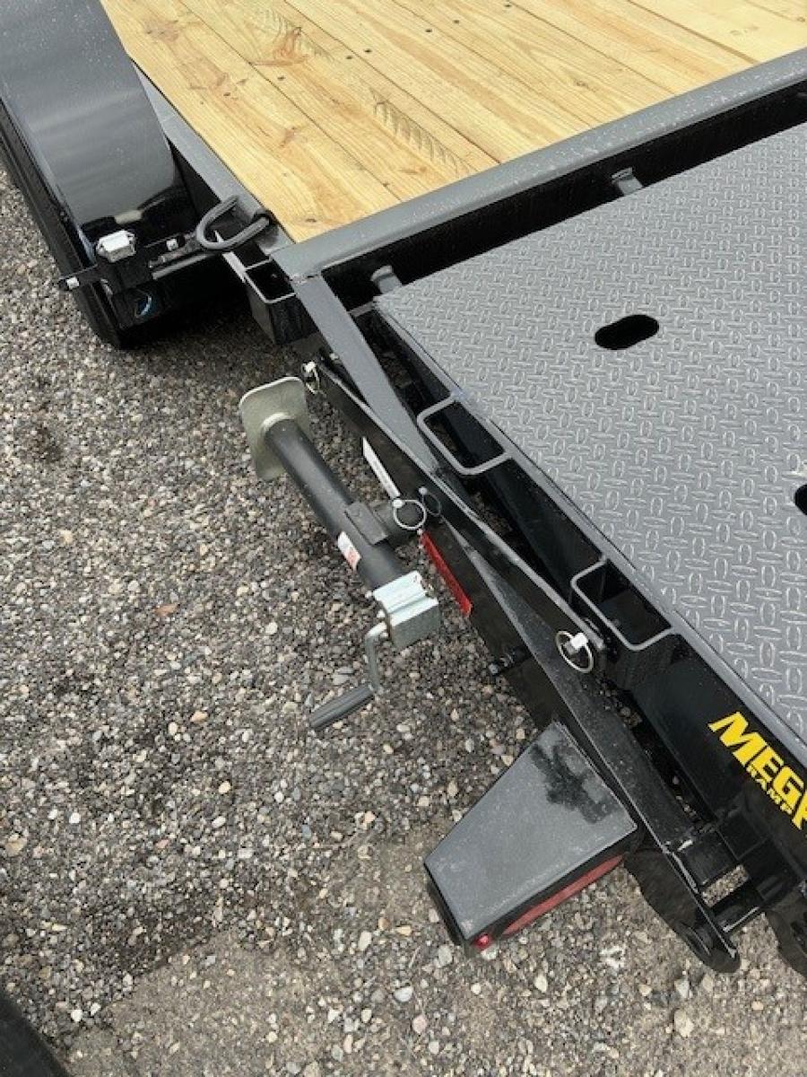 Big Tex 10ET, Equipment, 83″ x 18′, 9.9K, Dovetail, Mega Ramps image 3