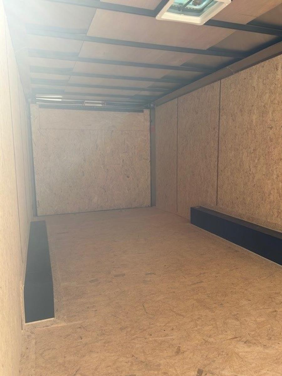 K102 85X24 OUTBACK DLX FLAT TOP VNOSE ENCLOSED CARGO 10K Image 3