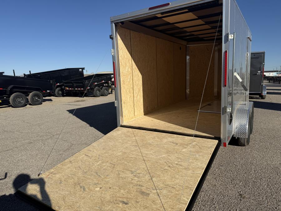 7X14  Deluxe FLAT TOP V-NOSE ENCLOSED CARGO Image 3