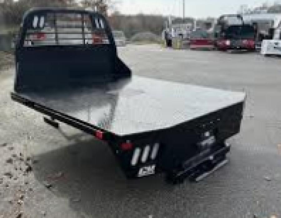 CM RD BED 86" L X 84" W X 58" CA X 42" RUNNERS Image 3