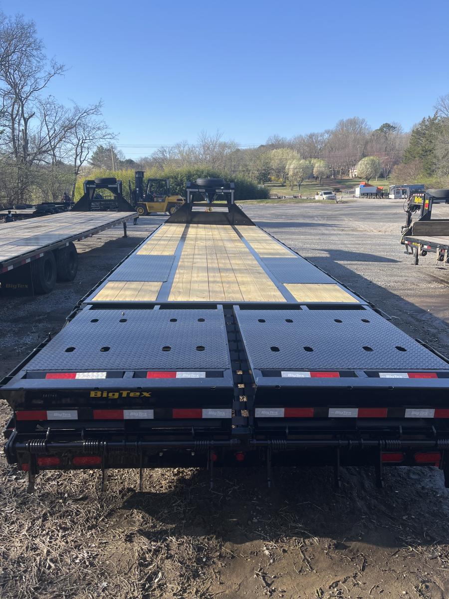 Big Tex 22GN, Gooseneck, 102" x 33', 23.9K, Dovetail, Mega Ramps Image 3