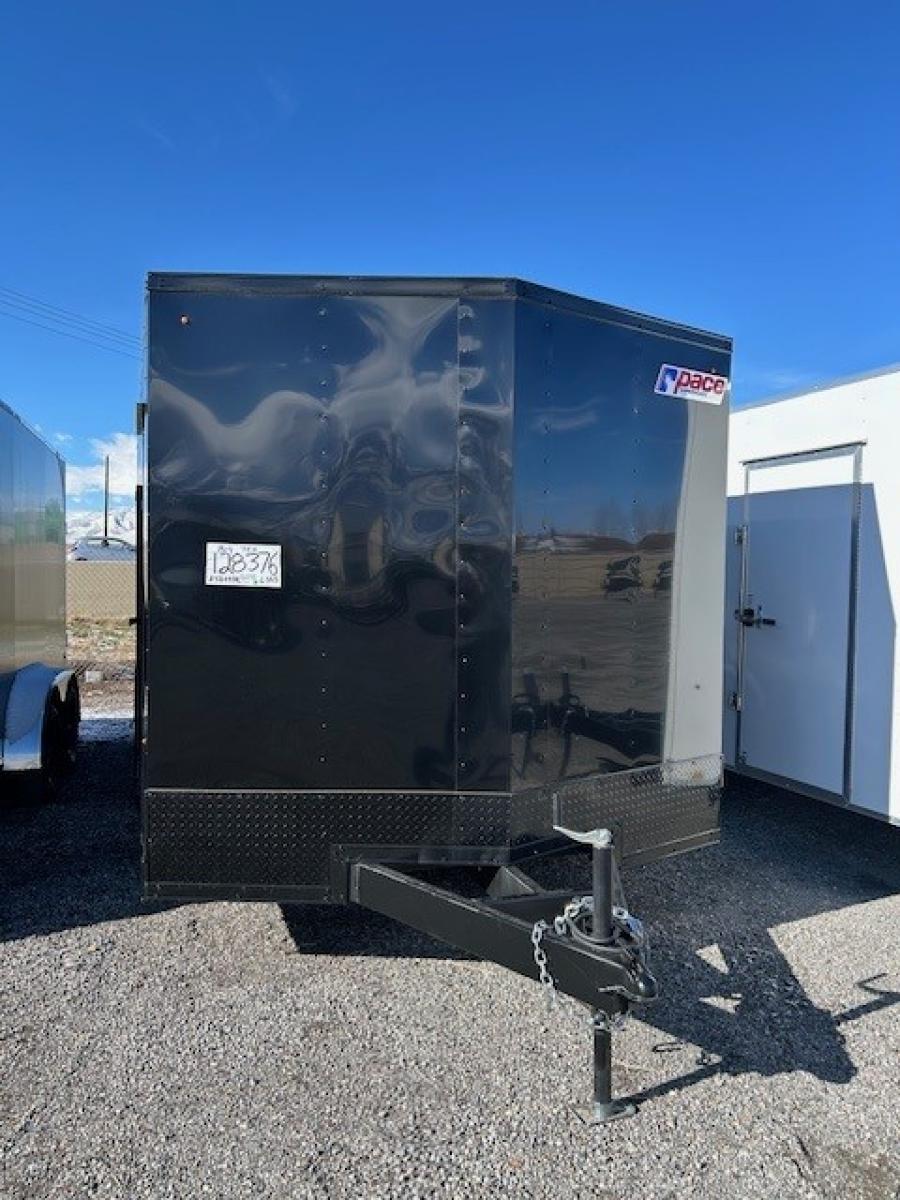 K102 85X16 ST DLX FLAT TOP V NOSE ENCLOSED CARGO 7K image 0