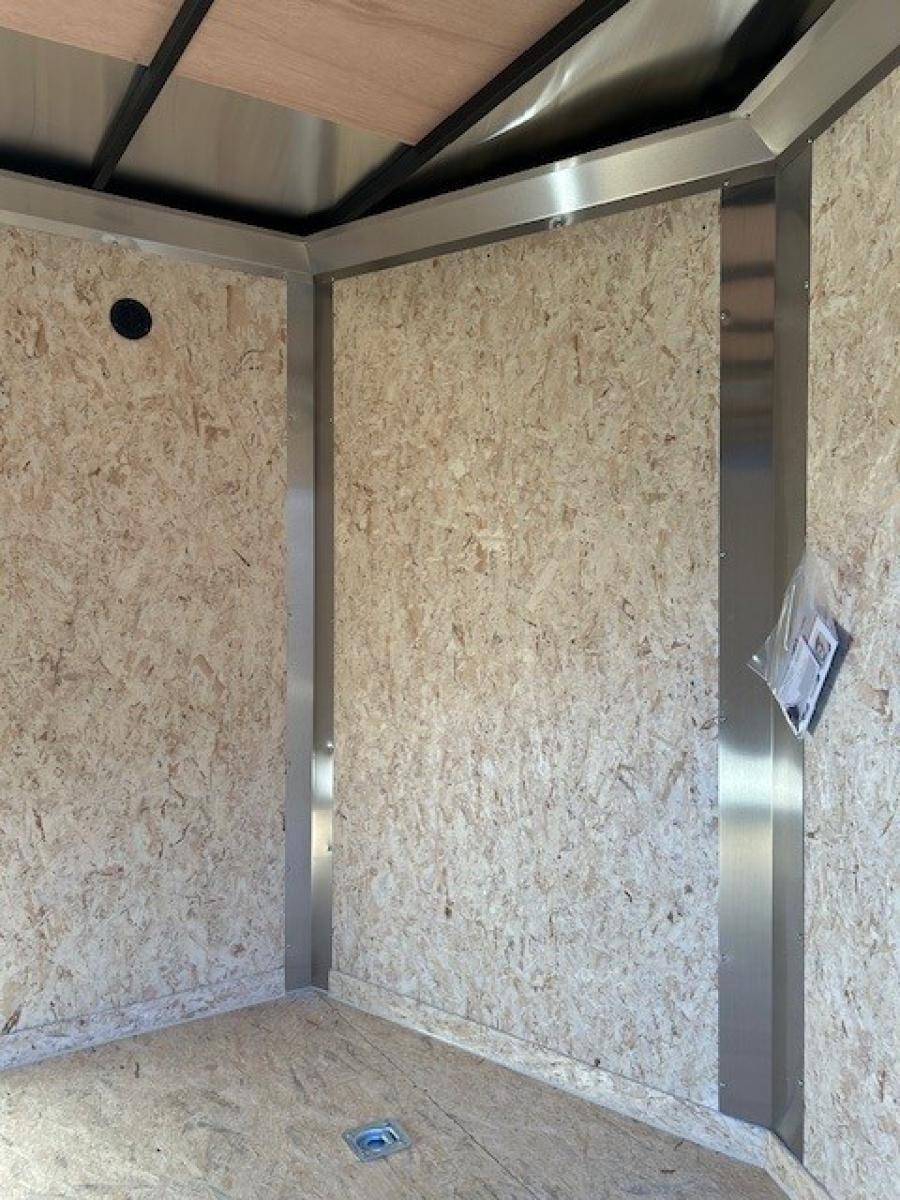 K102 85X16 ST DLX FLAT TOP V NOSE ENCLOSED CARGO 7K image 3