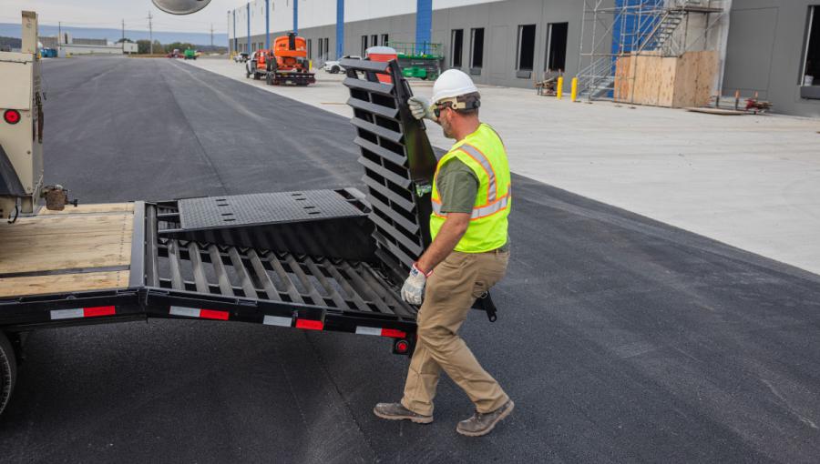 Big Tex 16GN, Gooseneck, 102" x 40', 17.5K, Dovetail, Mega Ramps Image 0