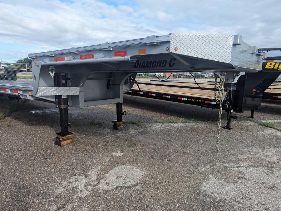 2023 Used Diamond C 40' Gooseneck/ with 12K Hyd. drop axles Image 0