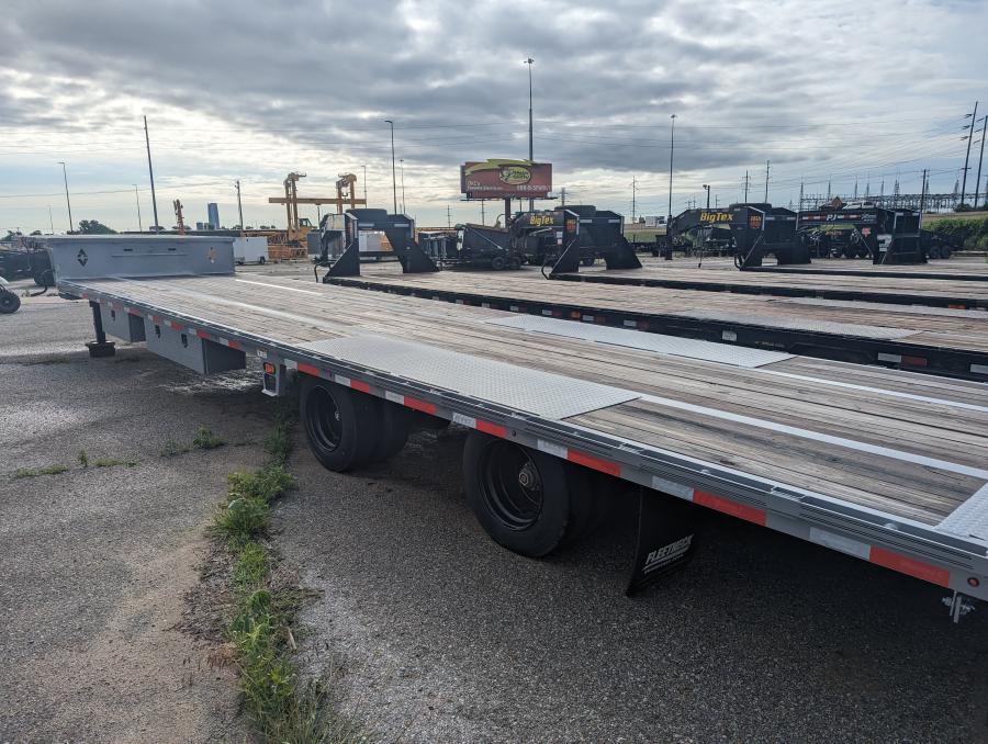 2023 Used Diamond C 40' Gooseneck/ with 12K Hyd. drop axles Image 4