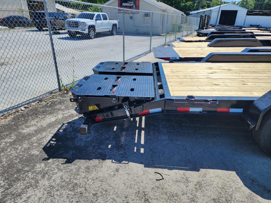 Big Tex 16EH 17.5K TAND.GN, EQUIP 83'" X 24', Toolbox, Mega Ramps, LED LTS Image 3