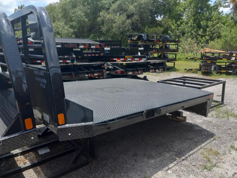 CM RD BED 86" L X 84" W X 58" CA X 42" RUNNERS Image 1