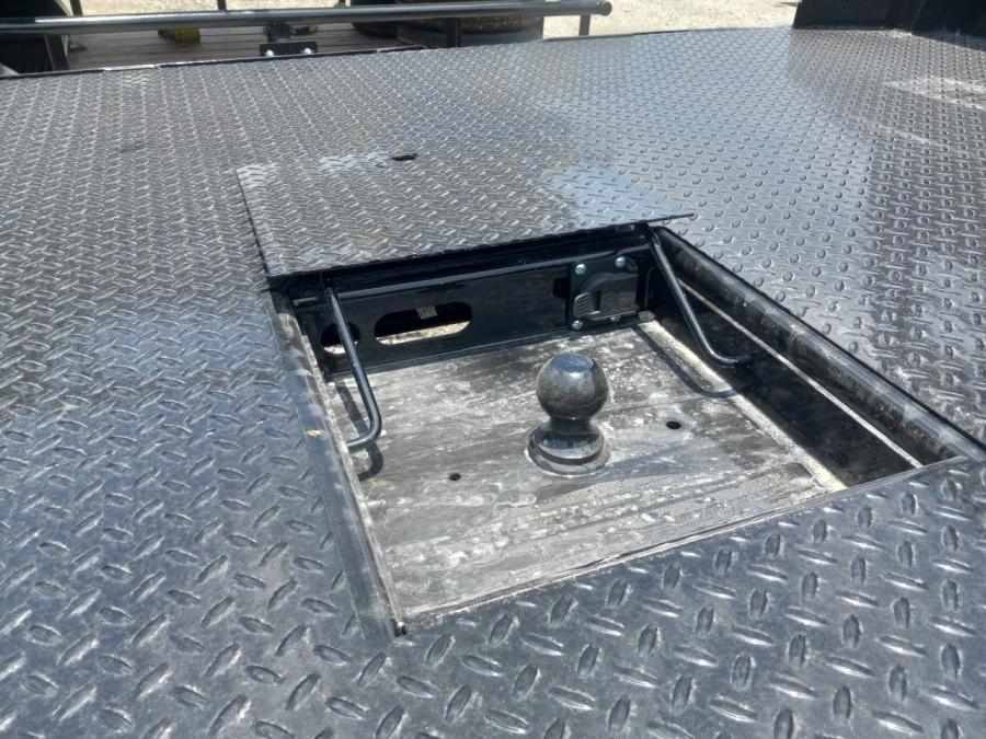 CM RD BED 86" L X 84" W X 58" CA X 42" RUNNERS Image 2