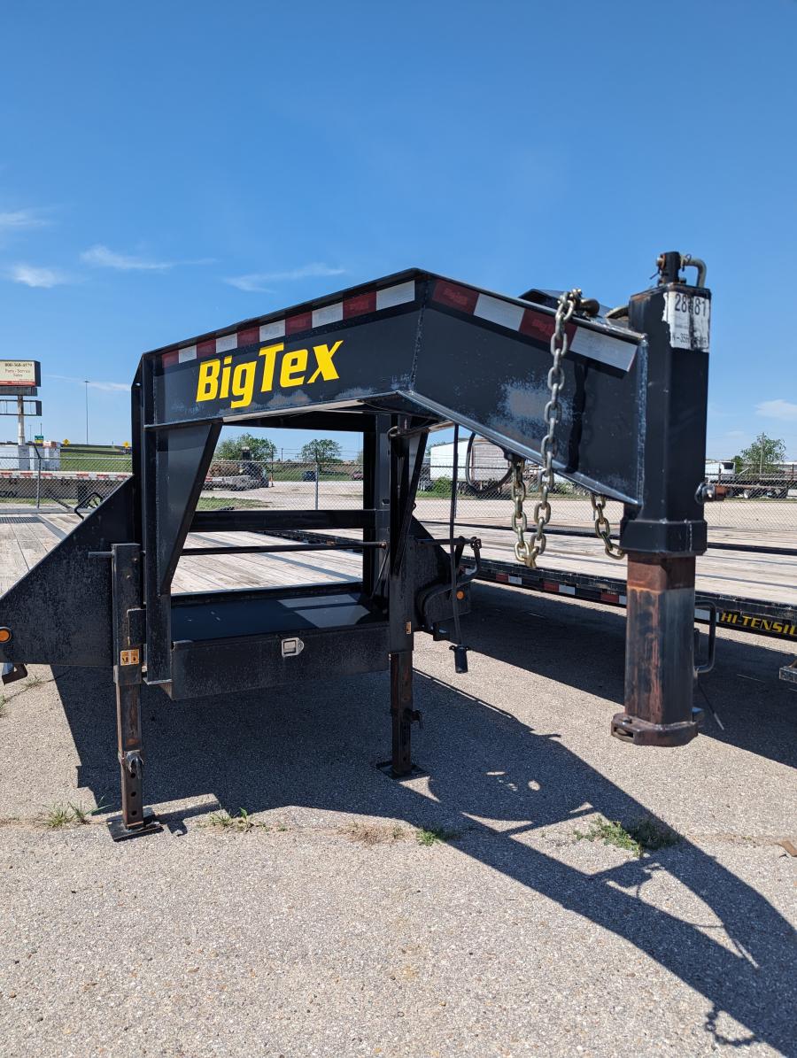 USED: 2020 Big Tex 22GN-35BK+5 Mega Ramps Image 0