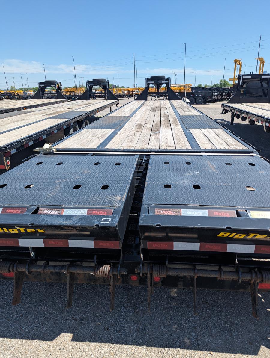 USED: 2020 Big Tex 22GN-35BK+5 Mega Ramps Image 1