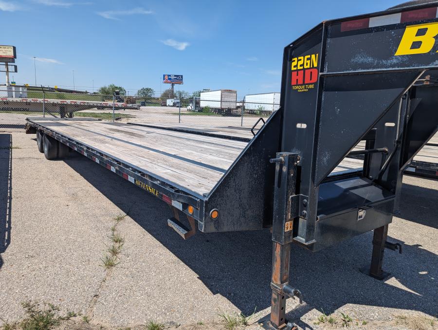 USED: 2020 Big Tex 22GN-35BK+5 Mega Ramps Image 2