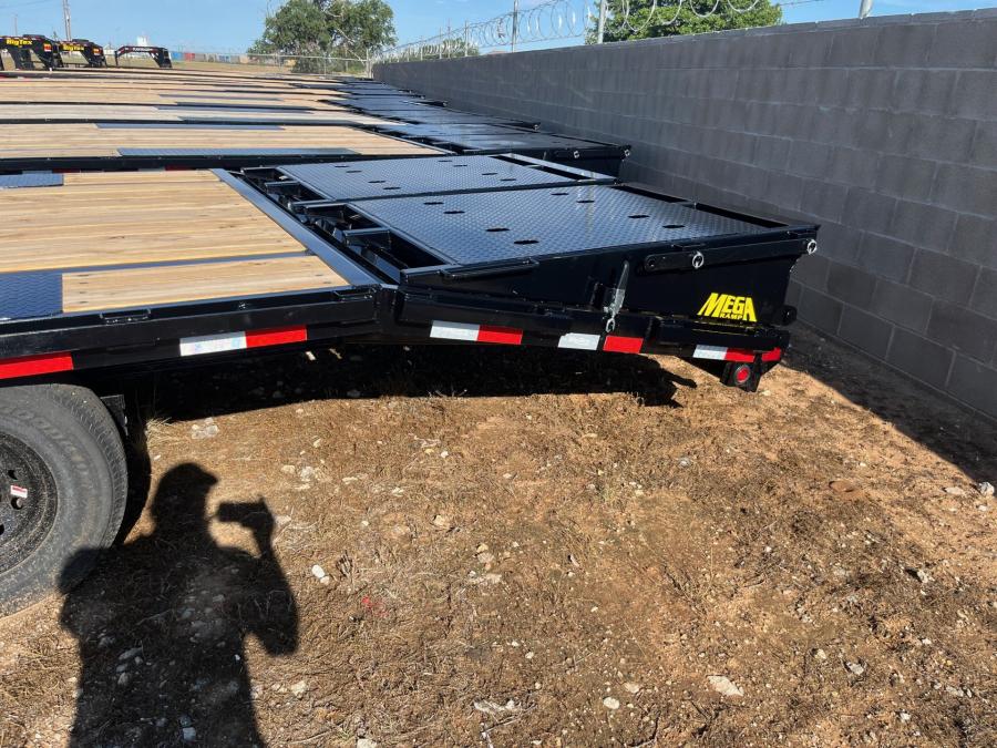 Big Tex 22GN, Gooseneck, 102" x 33', 23.9K, Dovetail, Mega Ramps Image 2