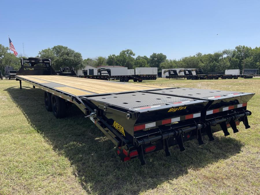 Big Tex 16GN, Gooseneck, 102" x 40', 17.5K, Dovetail, Mega Ramps Image 2