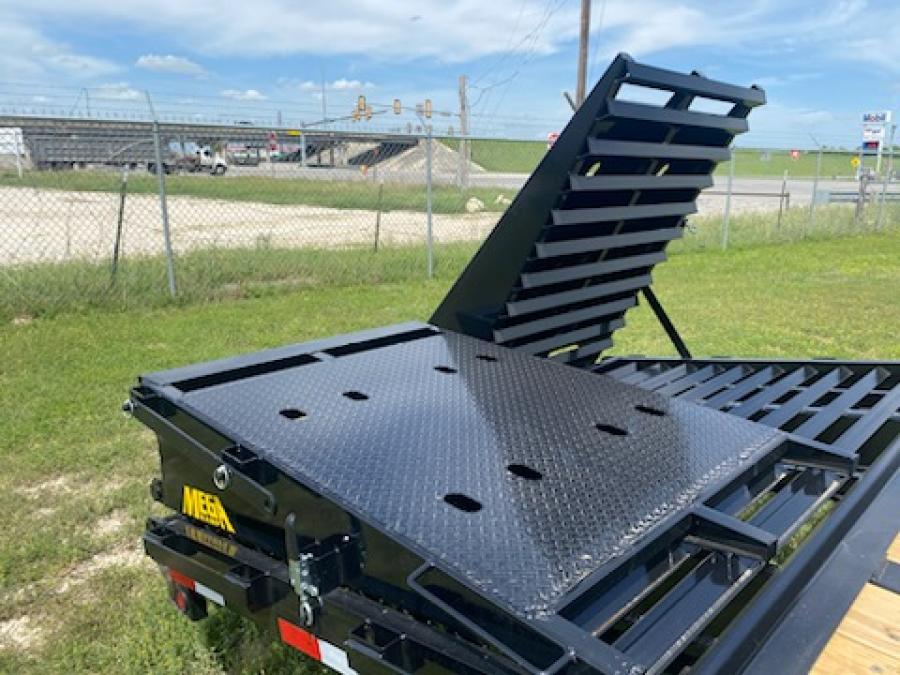 Big Tex 16GN, Gooseneck, 102" x 35', 17.5K, Dovetail, Mega Ramps Image 4