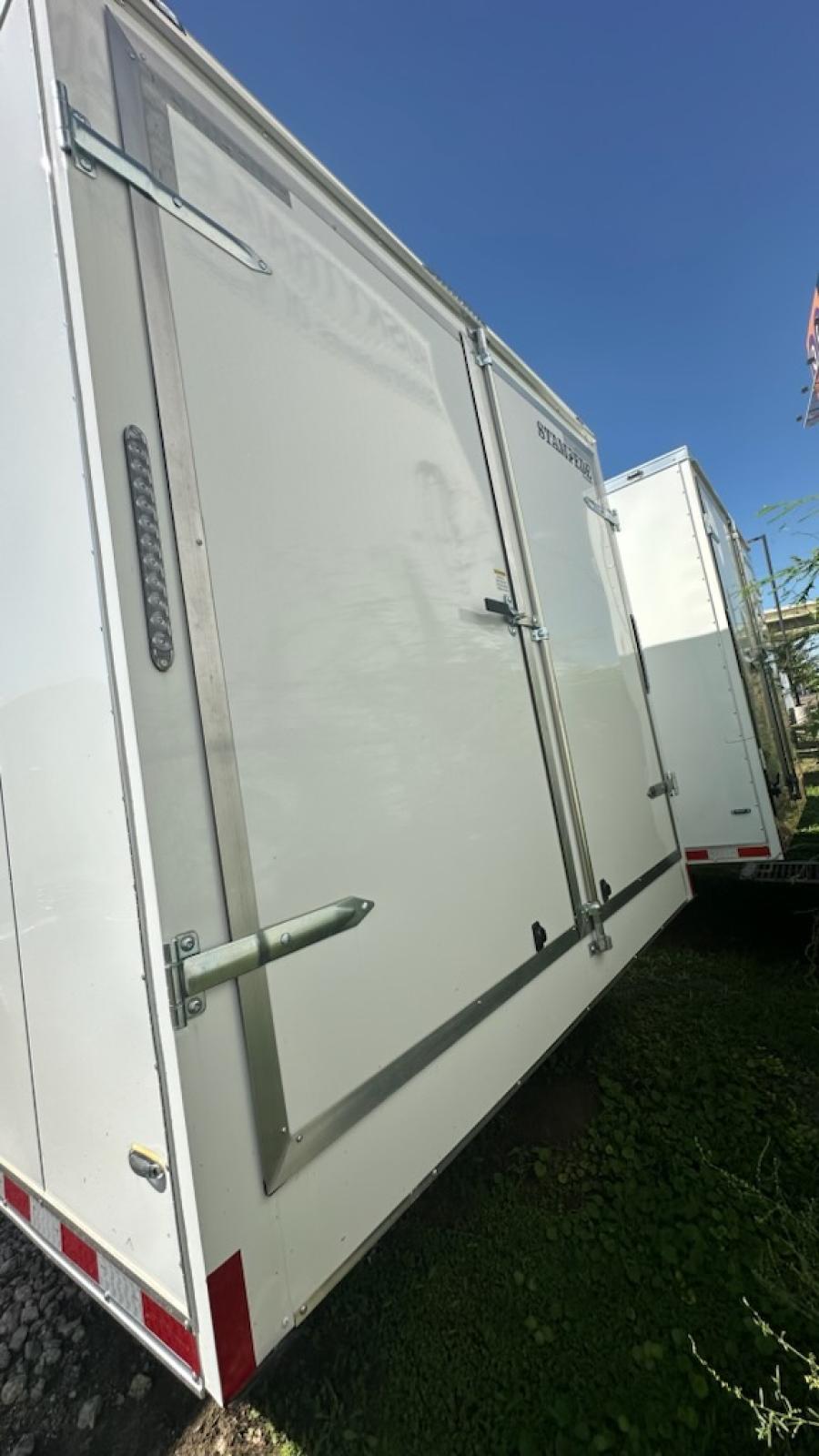 STAS STALL 85X30 14K WHITE 7 CH double doors by Stallion Image 0