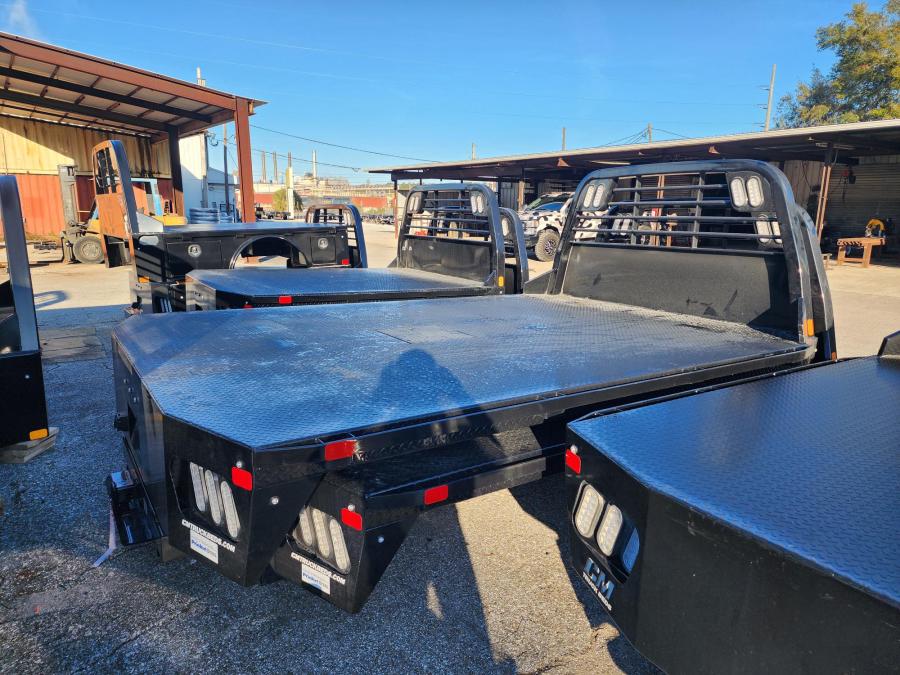 CM RD BED 114" L X 97" W X 84" CA X 34" RUNNERS Image 1