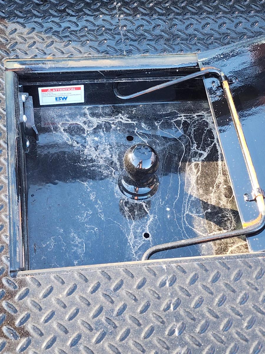 CM RD BED 114" L X 97" W X 84" CA X 34" RUNNERS Image 2