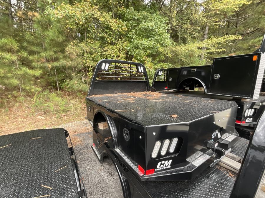 CM SK BED 86" L X 97" W X 57" CA X 42" RUNNERS Image 0