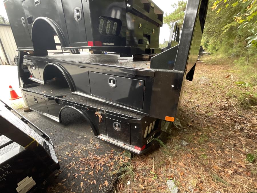 CM SK BED 114" L X 94" W X 84" CA X 34" RUNNERS Image 1