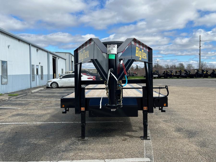 Big Tex 16GN, Gooseneck, 102" x 40', 17.5K, Dovetail, Mega Ramps Image 4