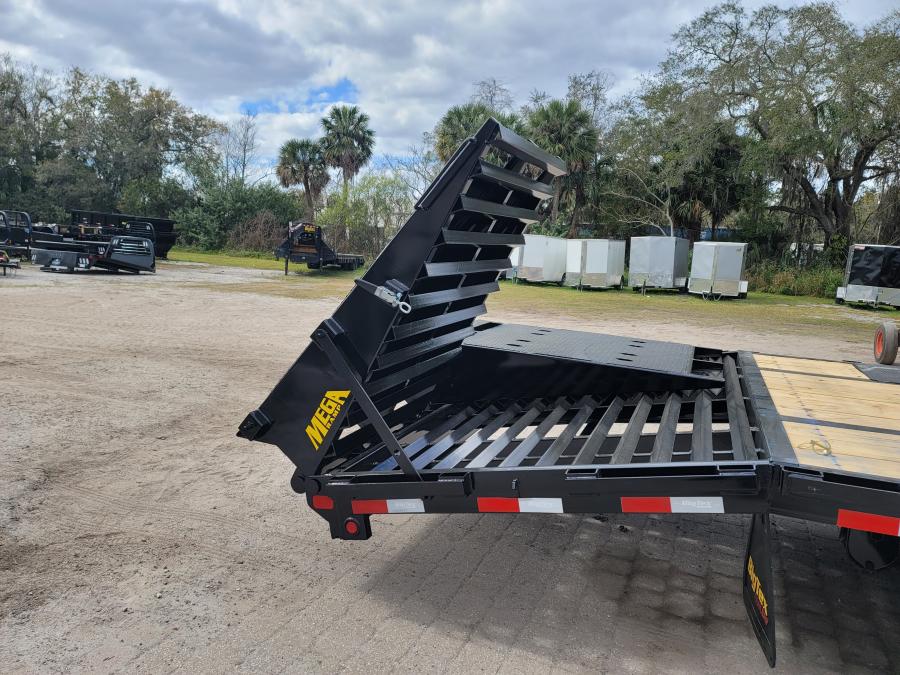 Big Tex 22GN, Gooseneck, 102" x 25', 23.9K, Dovetail, Mega Ramps Image 3