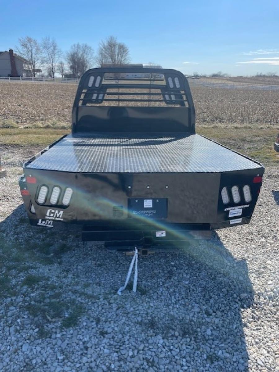 CM RD  9'4" Cab & Chassis, 97" Wide (Dually), 60" Cab to Axle Image 0