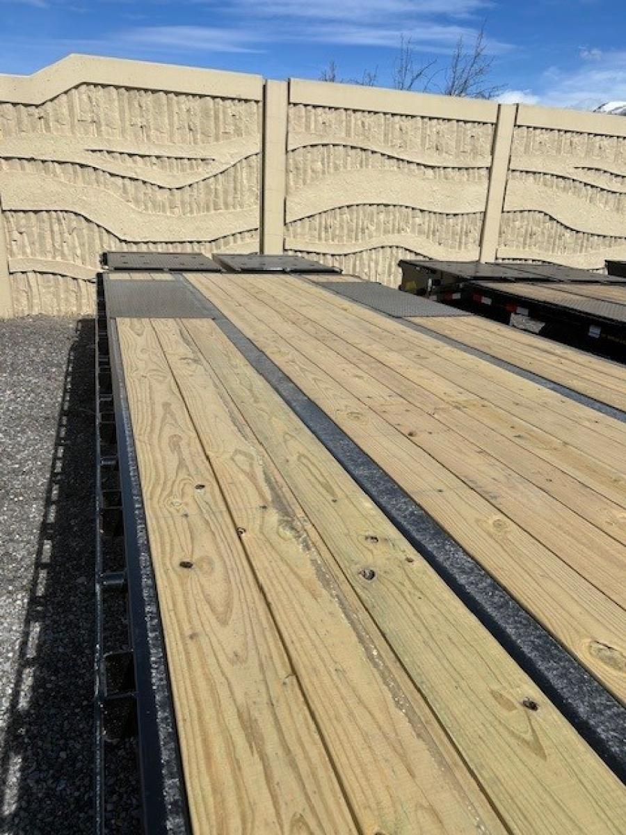 Big Tex 22GN, Gooseneck, 102" x 33', 23.9K, Dovetail, Mega Ramps Image 2
