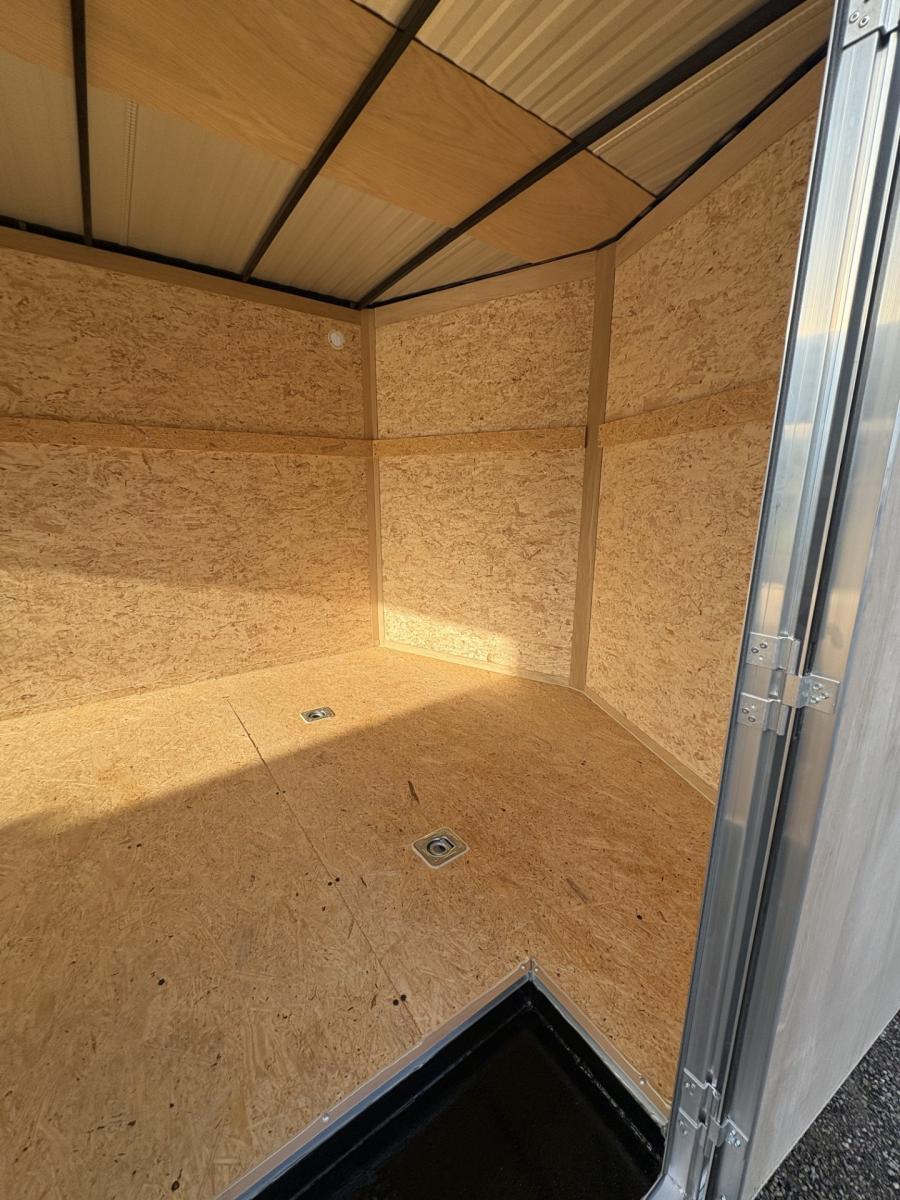 85X2 MTI 8.5X24 V NOSE ENCLOSED STD RAMP DOOR 10K BY CARRY ON Image 3