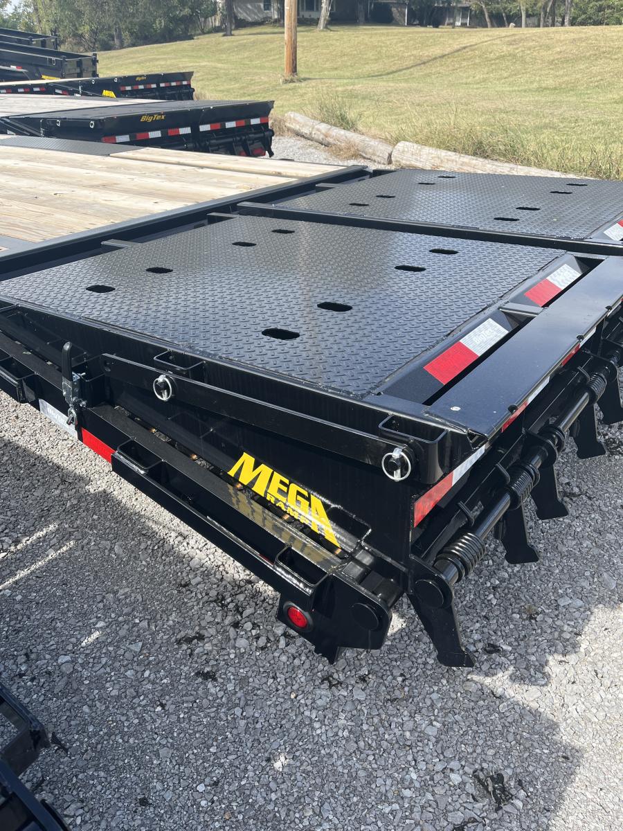 Big Tex 16GN, Gooseneck, 102" x 40', 17.5K, Dovetail, Mega Ramps Image 2