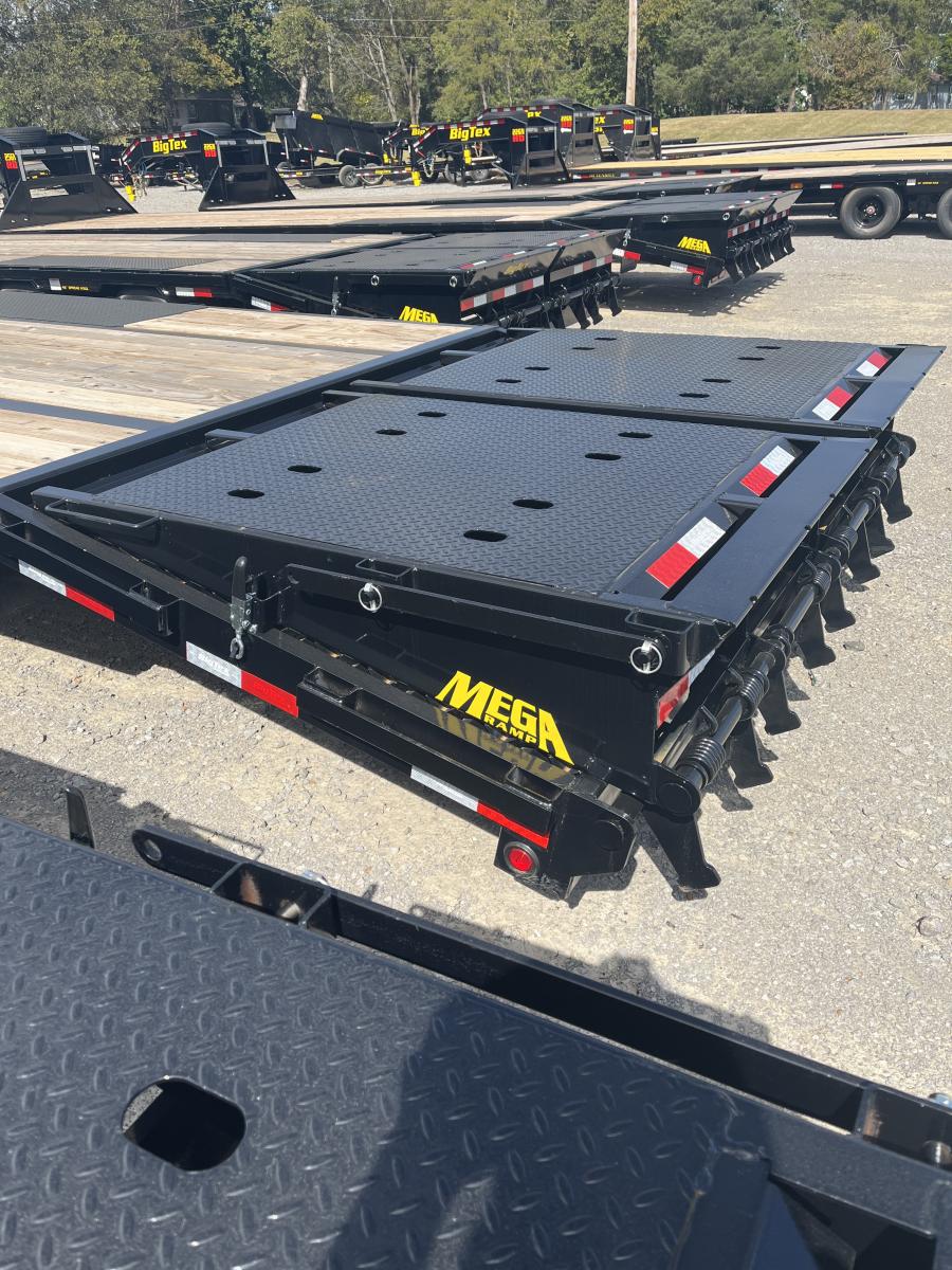 Big Tex 25GN, Gooseneck, 102" x 40', 25.9K, Dovetail, Mega Ramps Image 3