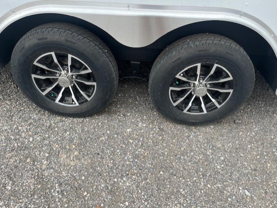 K102 85X16 ST DLX FLAT TOP V NOSE ENCLOSED CARGO 7K Image 1