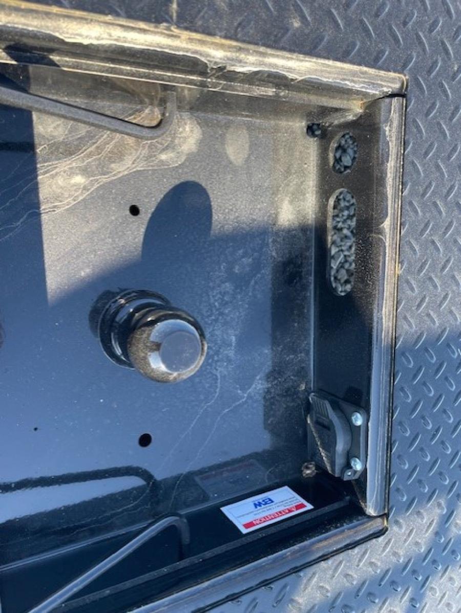 CM RD BED 8'6" L X 97" W X 58" CA X 42" RUNNERS Image 3