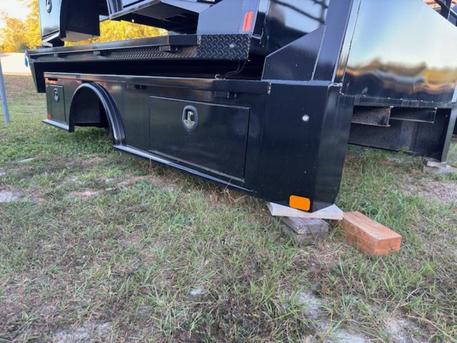 CM SK BED 114" L X 94" W X 84" CA X 34" RUNNERS Image 1