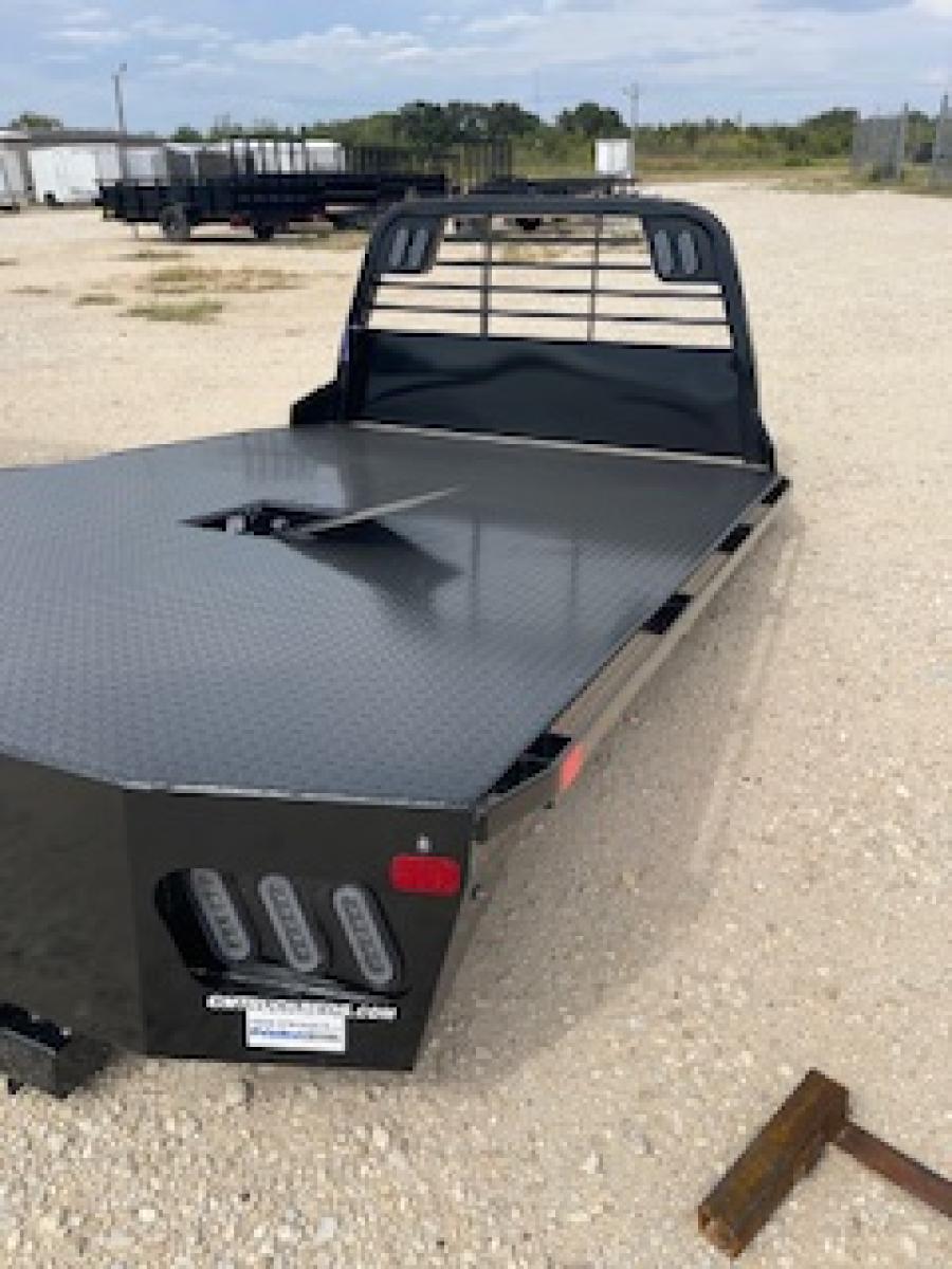 CM RD BED 114" L X 97" W X 84" CA X 34" RUNNERS Image 0