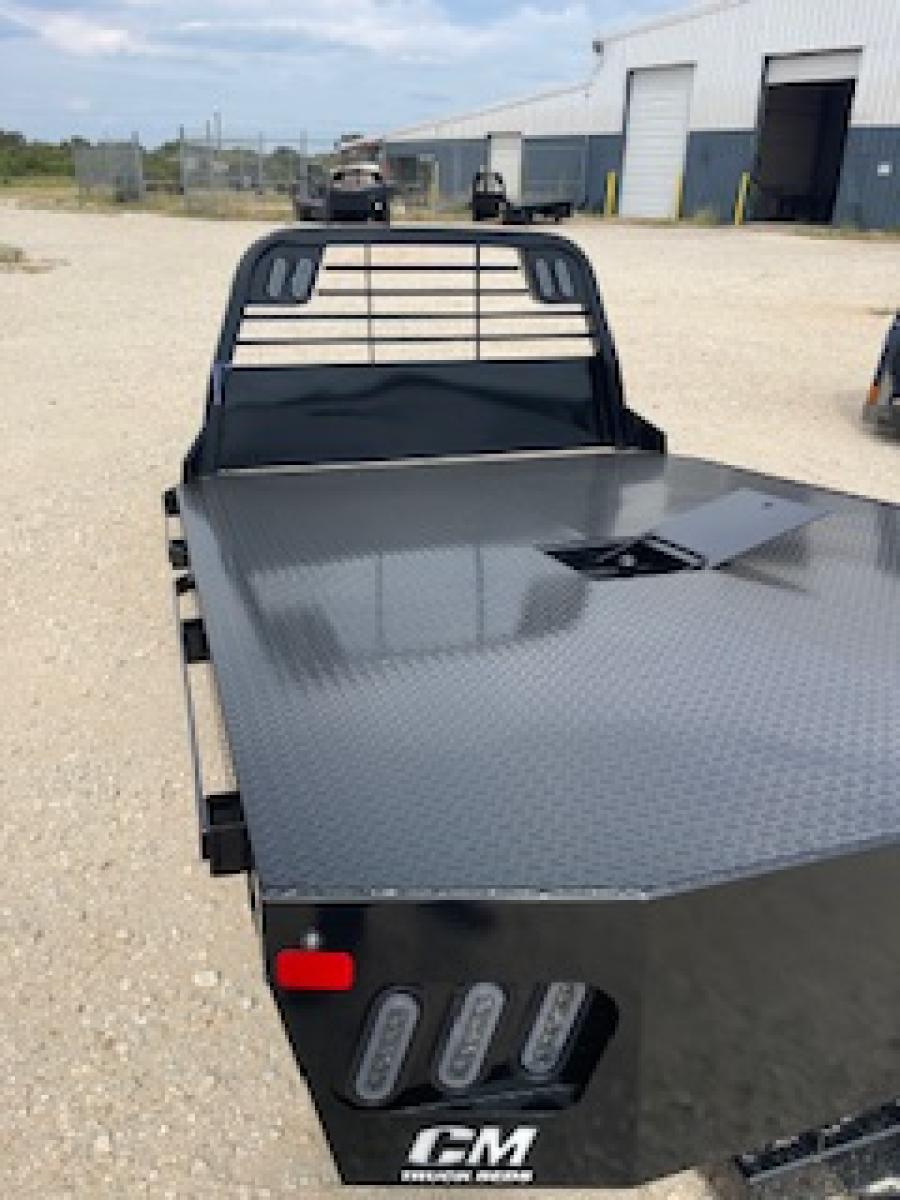 CM RD BED 114" L X 97" W X 84" CA X 34" RUNNERS Image 1